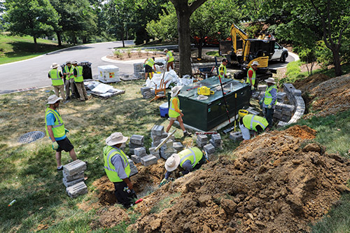 Volunteers Work to Honor American Heroes